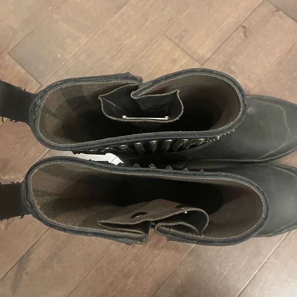 Selling Burberry rubber rain boots! - Picture 2 of 4
